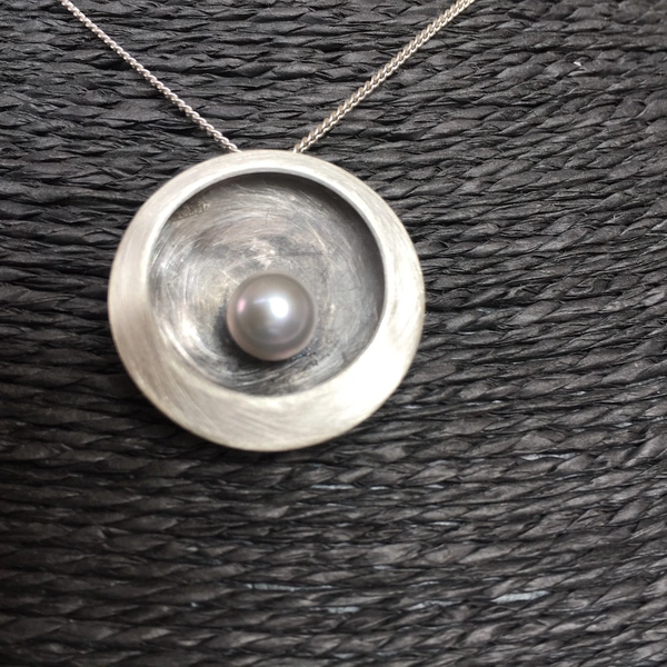 Adea - Pendentif "Perle en équilibre"