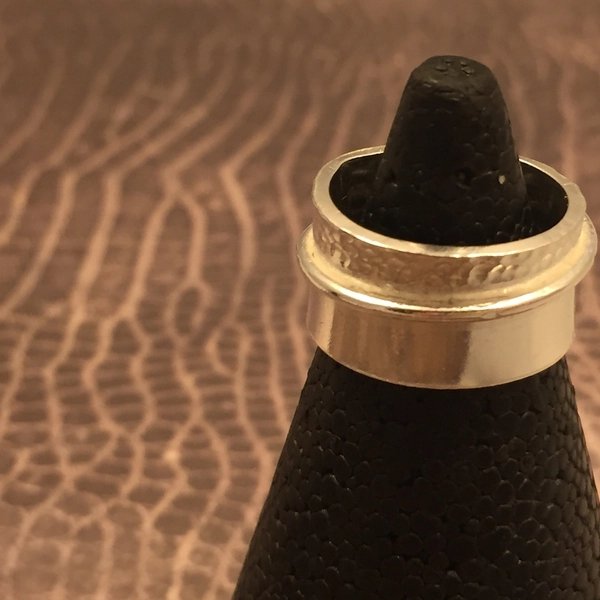 Adea - Bague avec fil - variante empreintes de fraise