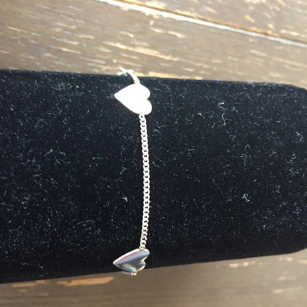 bracelet petits coeurs