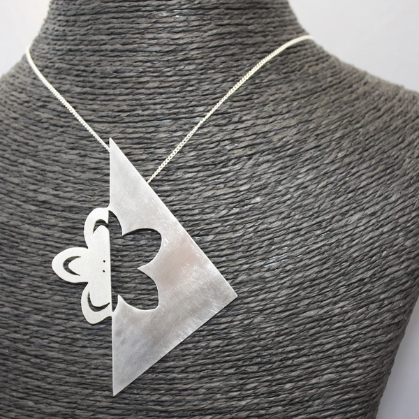 grand pendentif négatif de fleur