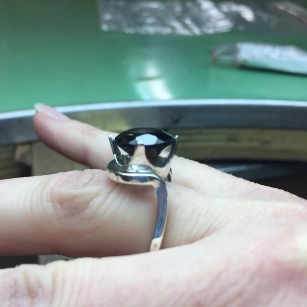Bague black spinel
