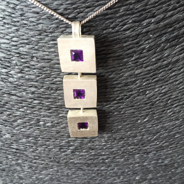 pendentif carrés avec amethystes