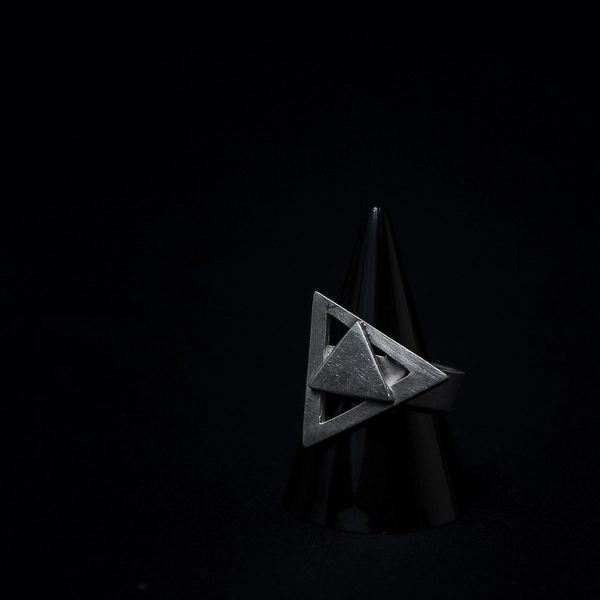 bague triangle style franc maçon
