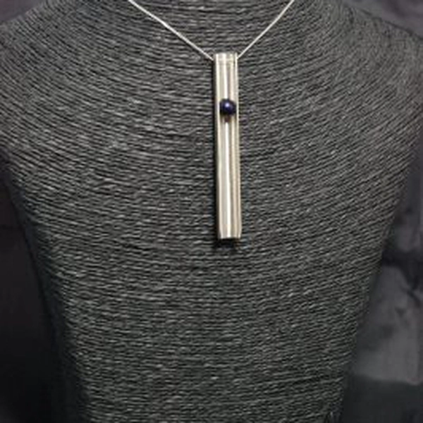 parure concept perles noires -pendentif