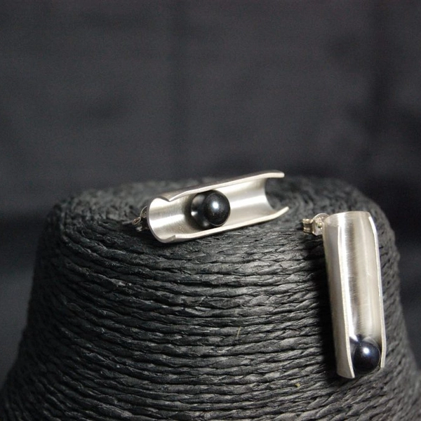 parure concept perles noires - boucles d'oreilles