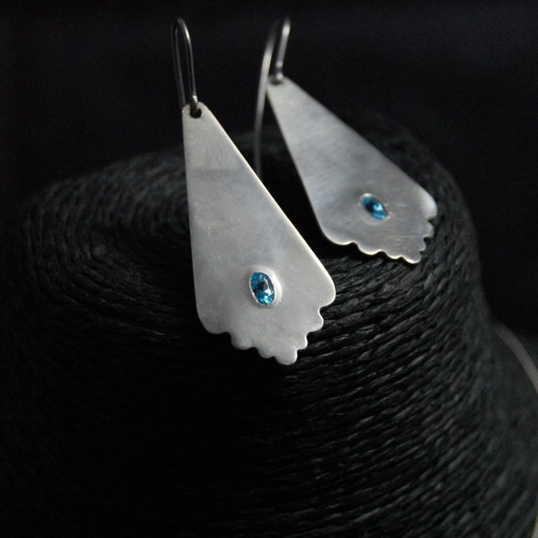 Boucles d'oreilles style oriental avec topaze