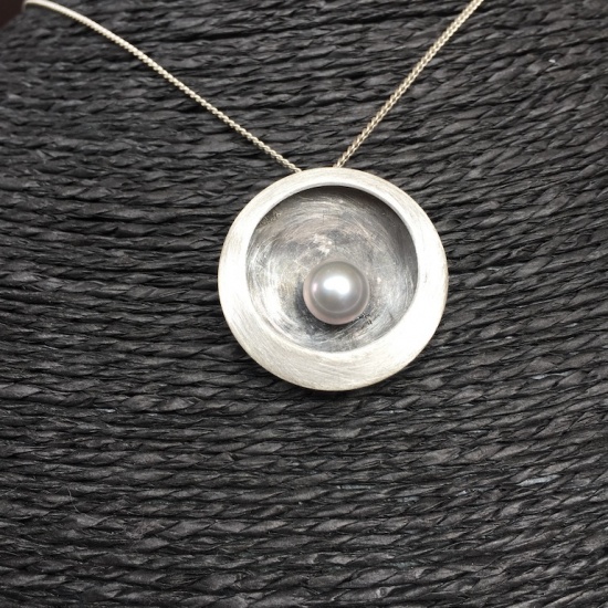 Adea - Pendentif "Perle en équilibre"