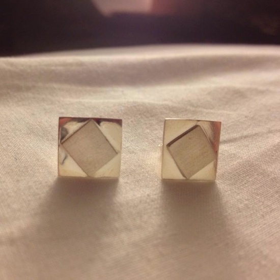 BO carrées mattes avec petit carré losange brillant