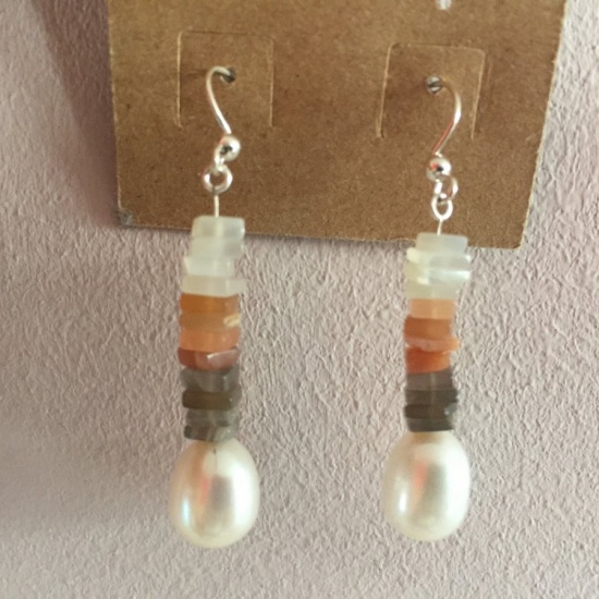 Adea - Boucles d'oreilles pendantes avec sélenites et perle d'eau douce