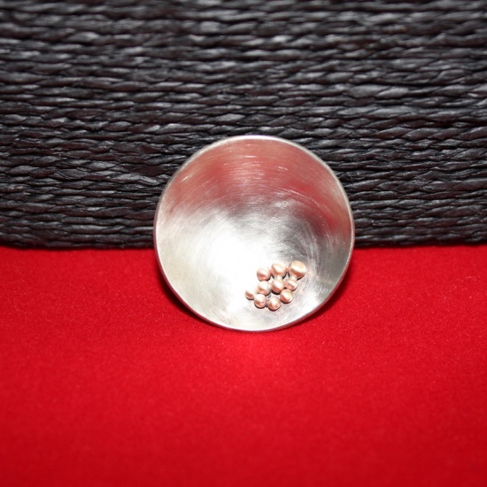 Adea - Pendentif alpaca avec granule en laiton