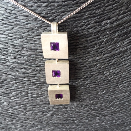 pendentif carrés avec amethystes