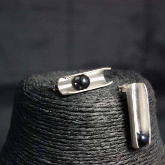 parure concept perles noires - boucles d'oreilles